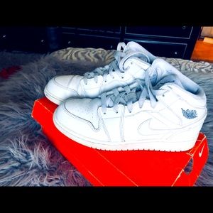 White nike shoes kids size
